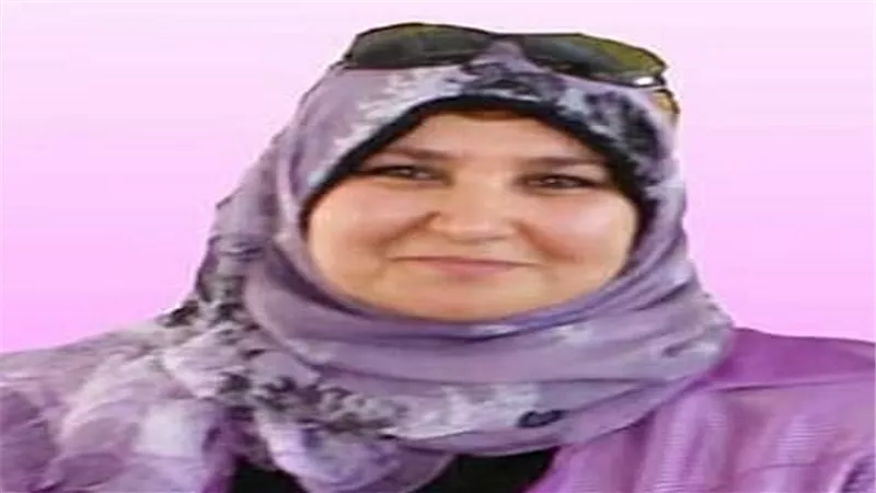 وكيل تعليم السويس تخلى احدى المدارس حفاظا على الطالبات من اختناق ادخنة حرائق القمامة