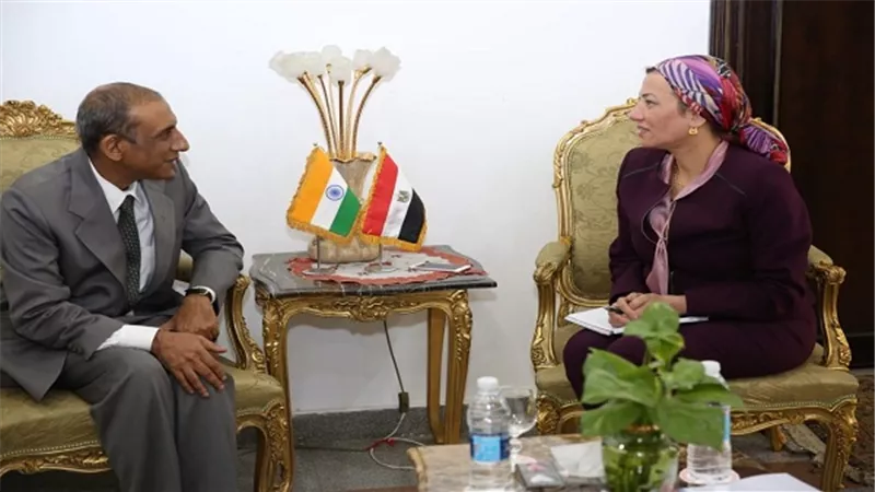 وزيرة البيئة تلتقى السفير الهندى بالقاهرة لبحث سبل التعاون بين البلدين فى المجالات البيئية
