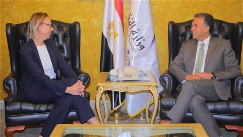 وزير النقل يلتقي المدير الاقليمي للبنك الافريقي للتنمية  لبحث التعاون بين الجانبين 