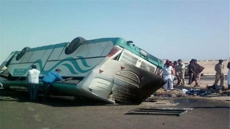 إصابة 24 موظفا بحادث انقلاب أتوبيس في الإسكندرية