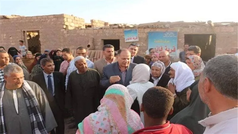 بالصور.. محافظ الفيوم يتفقد عدداً من القرى المنتجة