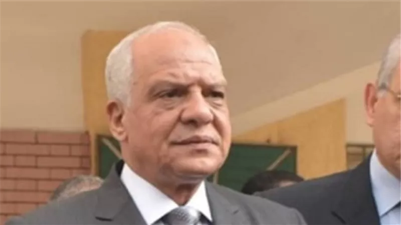 محافظ الجيزة: لجان للمرور الدورى على مخرات السيول وبالوعات الامطار