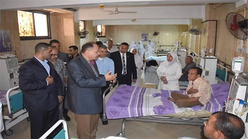 محافظ الفيوم يتفقد وحدة الغسيل الكلوى بالمستشفي العام