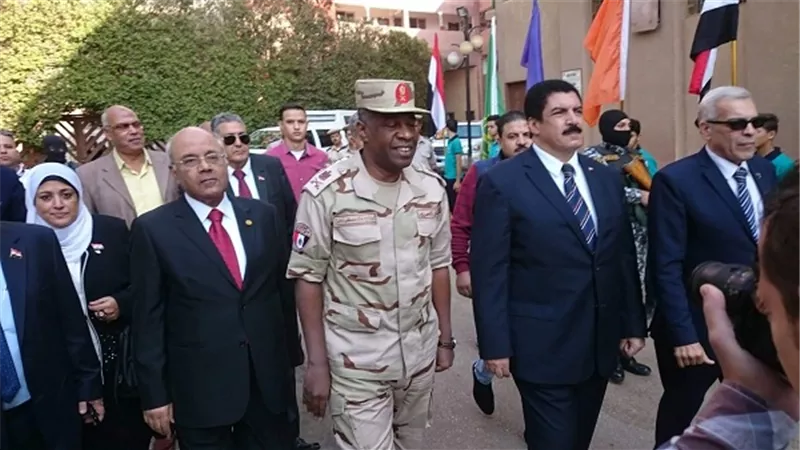 الفيومي يرعي تدريب المعلمين بالتنسيق مع قيادة الدفاع الشعبي والعسكري 