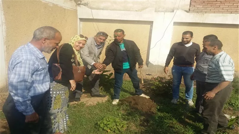 تعليم قها ونقابة المعلمين يتعاونان  لتشجير مدارس الادارة 