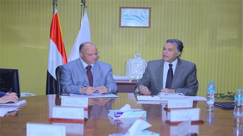 وزير النقل يلتقي محافظ القاهرة لبحث التعاون في تنفيذ الاستغلال الامثل للأصول وإزالة المخلفات