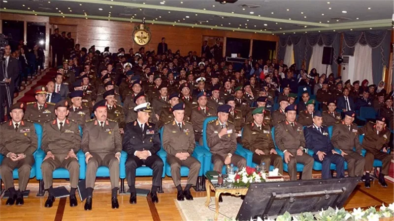 وزير الدفاع يشهد مناقشة كلية الحرب العليا فى ظل المتغيرات الدولية والإقليمية 