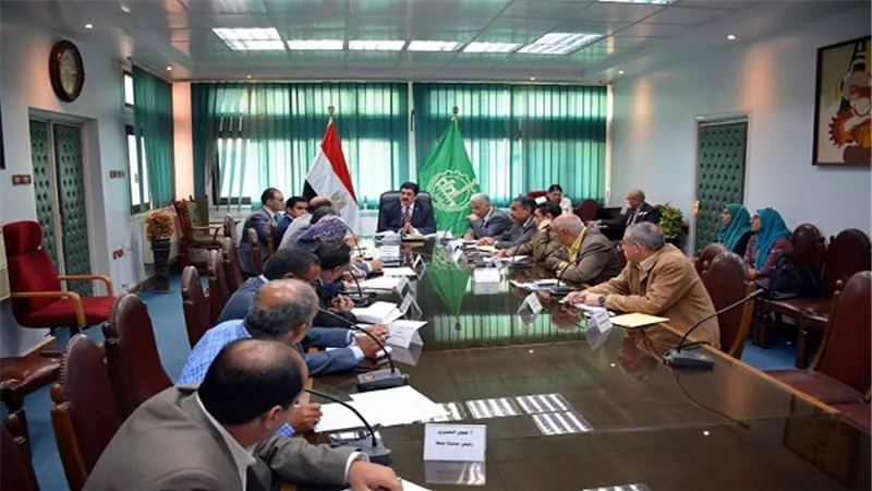 محافظ القليوبية يشدد على التعامل بكل حزم مع  ملف التعديات على الأراضي الزراعية وأملاك الدولة