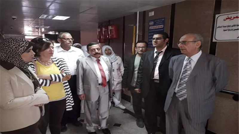 نقيب الاطباء يزور مستشفى الفيوم للتامين الصحى