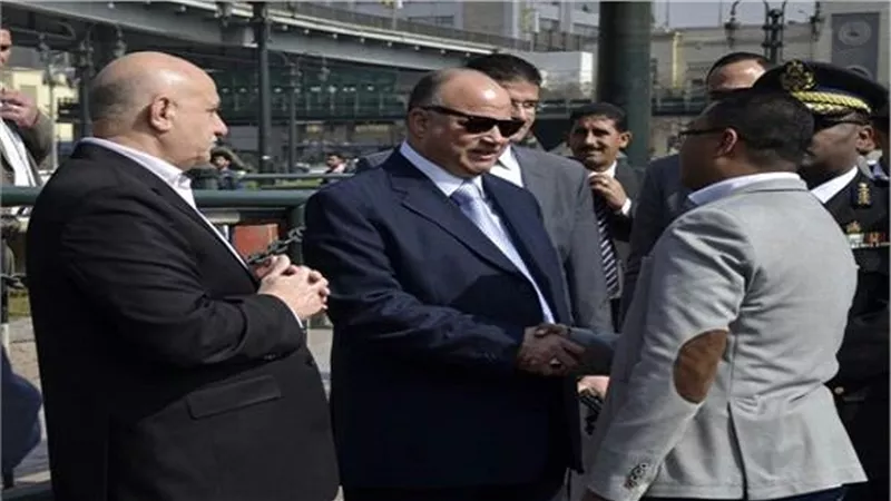 محافظ القاهرة لرؤساء الأحياء: التواجد في الشارع على مدار اليوم والتواصل المباشر مع المواطنين