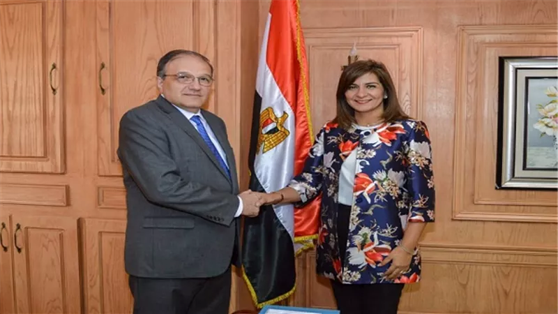 سفير أرمينيا بمصر يدعو وزيرة الهجرة إلى زيارة بلاده