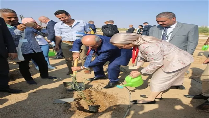 وزيرة البيئة ووفود العالم يزرعون أشجار الزيتون بحديقة السلام 