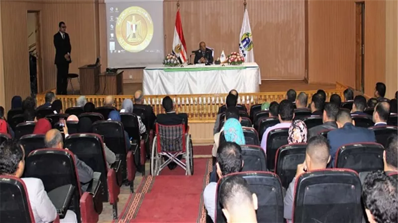 وزير التنمية المحلية يلتقى مع حوالى 100 شاب وشابة من أصحاب المبادرة بتطوير العمل بالمحليات