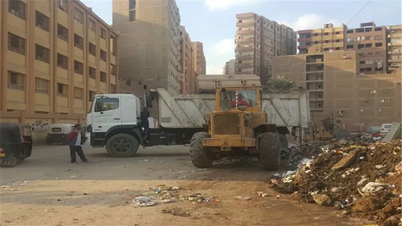 فى إستجابةِ فورية لأهالى قرية ترسا.. رفع القمامة من أمام مجمع المدارس