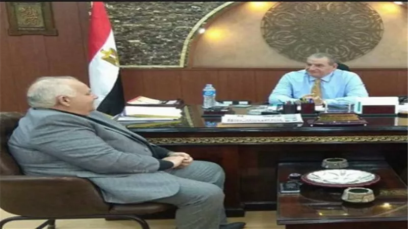 سفاح السويس فى لقاء  مدير الامن ورئيس بيت العيلة المصرى