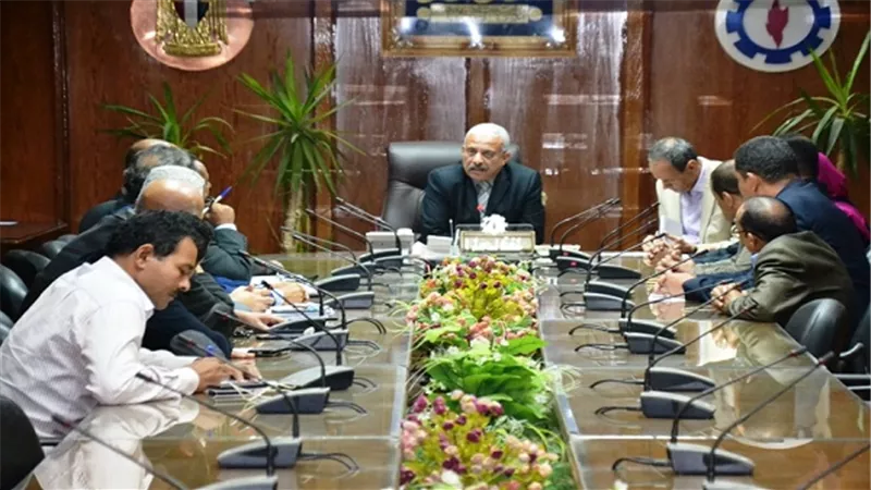 محافظ السويس يلتقى ممثلى الاحزاب السياسية ويؤكد لهم مصلحة المدينة فوق الجميع