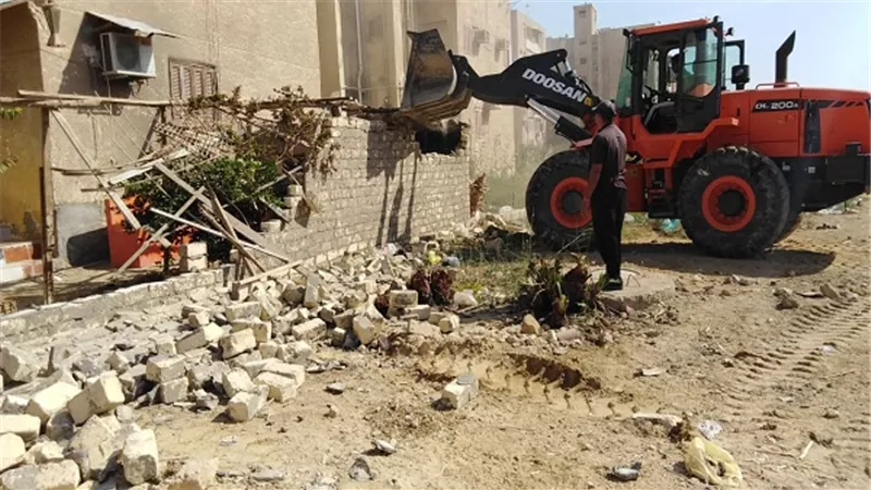 بالصور.. حى فيصل يشن حملة لازالة 12 حالة إشغال وتعدي بنطاق الحي