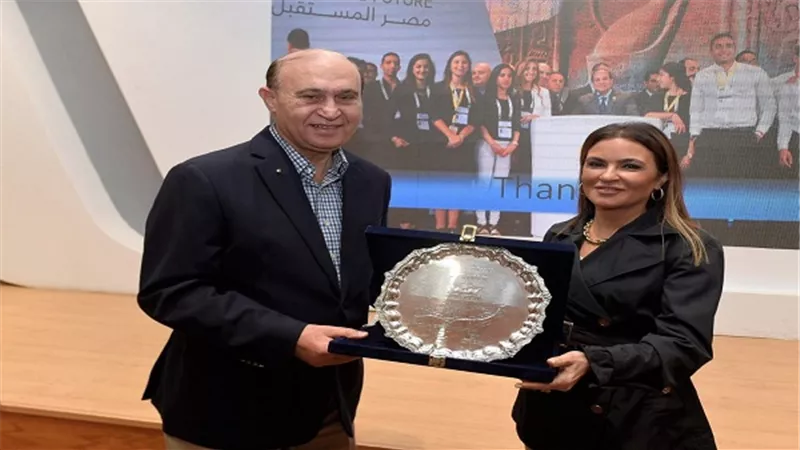 الفريق مُهاب مميش يلتقي الدكتورة سحر نصر ووفد البنك الأسيوي للبنية التحتية والاستثمار لبحث سبل التعاون المشترك 