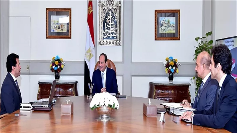 الرئيس السيسي يجتمع مع وزير الشباب والرياضة