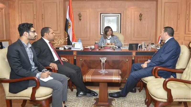 وزيرة الهجرة تلتقي نقيب الصيادلة لمتابعة إجراءات عودة جثمان الصيدلي إلى مصر غدا الجمعة