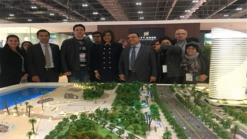 وزيرة الهجرة تكرم أبطالنا من الضباط المصابين وتدعوهم لزيارة معرض 
