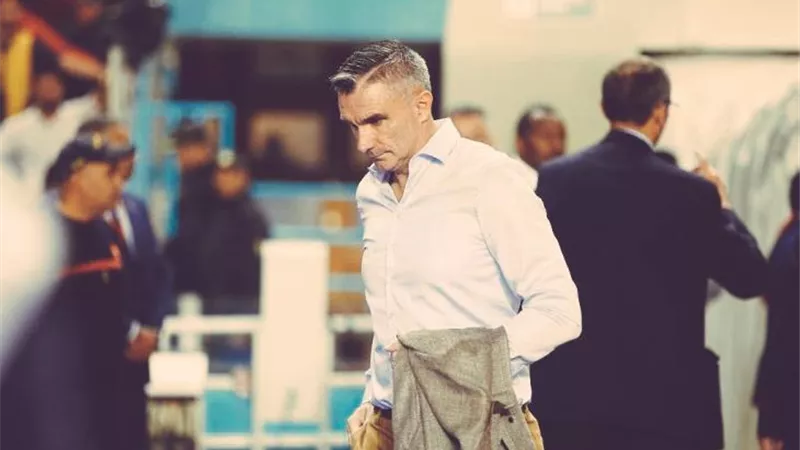 ماذا ينتظر باتريس كارتيرون بعد الرحيل عن الأهلي؟.. طريقين أمام المدرب الفرنسي.. تدريب منتخب عربي أو الاستسلام للإحباط