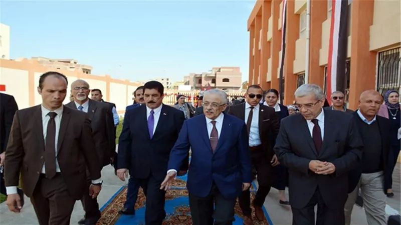 شوقي ومرزوق يفتتحان المدرسة الرسمية الدولية بالعبور بتكلفة  6 مليون جنيه
