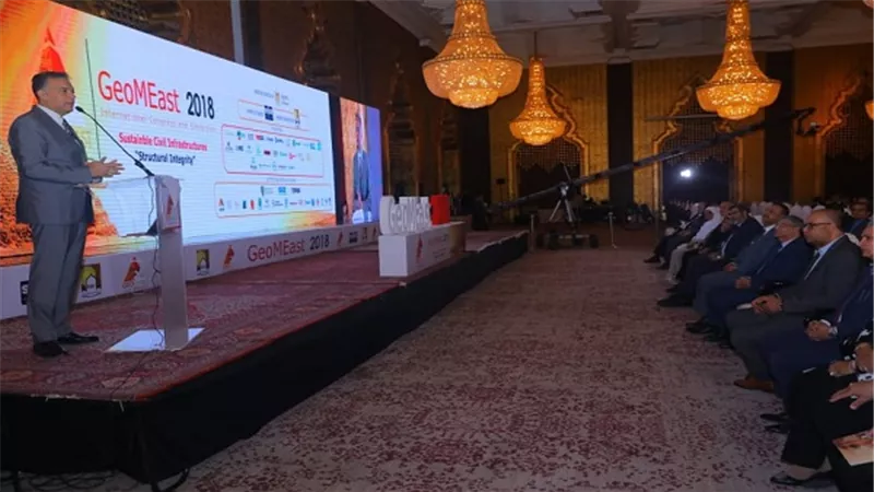 عرفات: شبكات النقل تعد البنية التحتية الرئيسية التي تقوم على أساسها كافة برامج التنمية الإقتصادية