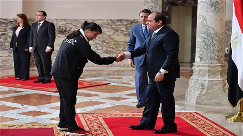 الرئيس السيسي يمنح وسام الرياضة لعدد من الأبطال الرياضيين