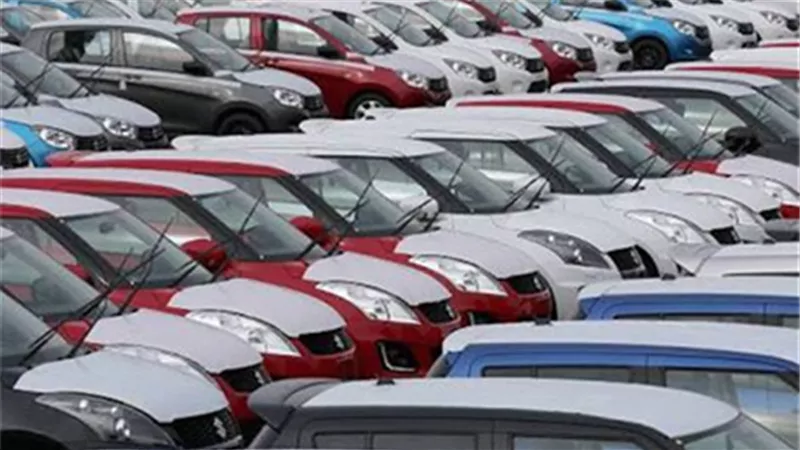 15 % زيادة في أسعار السيارات بعد ارتفاع الدولار الجمركي
