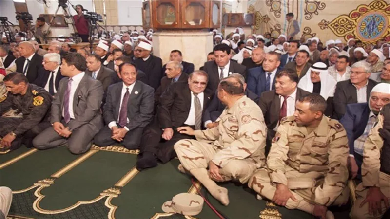 وزيري الأوقاف والتنمية المحلية ومحافظ شمال سيناء وحسن راتب وقيادات القوات المسلحة بصلاة الجمعة من مسجد الروضة بالعريش في الذكري الاولي للحادث الإرهابي