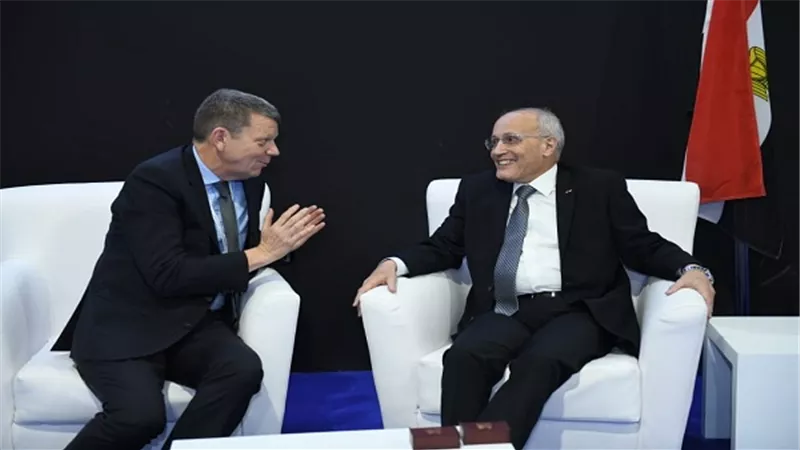 العصار يبحث  مع شركة 