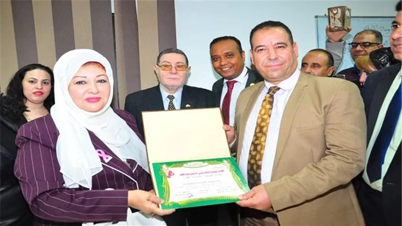 بالصور.. تكريم النجمة عفاف شعيب في الجامعة الأمريكية