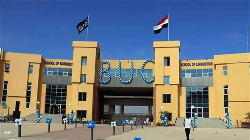 الفرق الطبية لمبادرة 100 مليون صحة وصلت جامعة بدر لاجراء الفحوصات على الطلبة