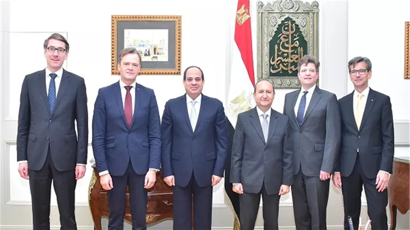 الرئيس السيسي يستقبل رئيس قطاع الإنتاج بشركة 