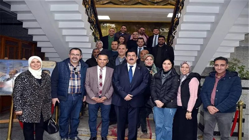 مرزوق يستقبل وفد من اطباء أول قافلة طبية فى الأمراض الجلدية والتناسلية