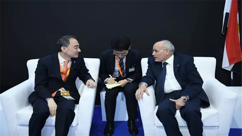 العصار يستقبل وزير احتياجات الدفاع لكوريا الجنوبية على هامش فعاليات EDEX-2018
