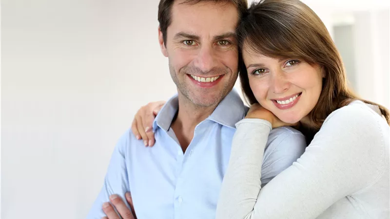 قريباً.. أكتاف الرجال ستمنع الحمل عند النساء