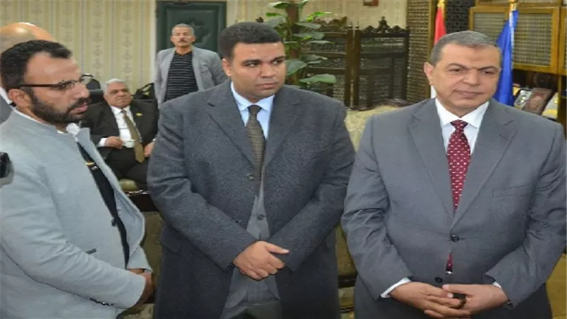 وزير القوى العاملة يعلن من السويس مسودة قانون العمل الجديد