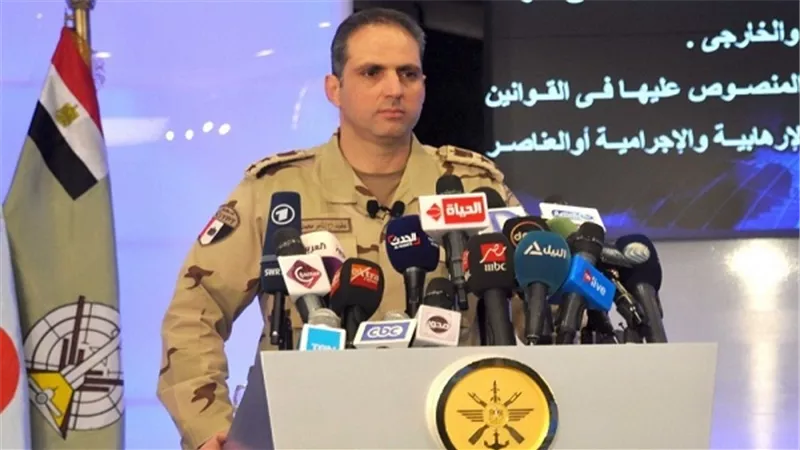 القوات المسلحة تهيب بأصحاب شركات ومصانع الأقمشة والمنسوجات عدم إستيراد أو تصنيع أقمشة وملابس شبيهة بالملابس العسكرية 