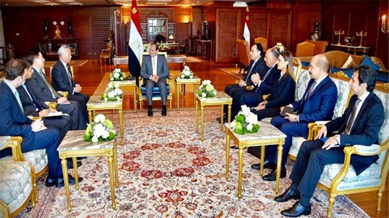 الرئيس السيسي يستقبل رئيس البنك الآسيوي للاستثمار في البنية التحتية