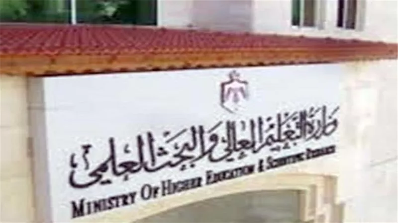 أساتذة وخبراء 