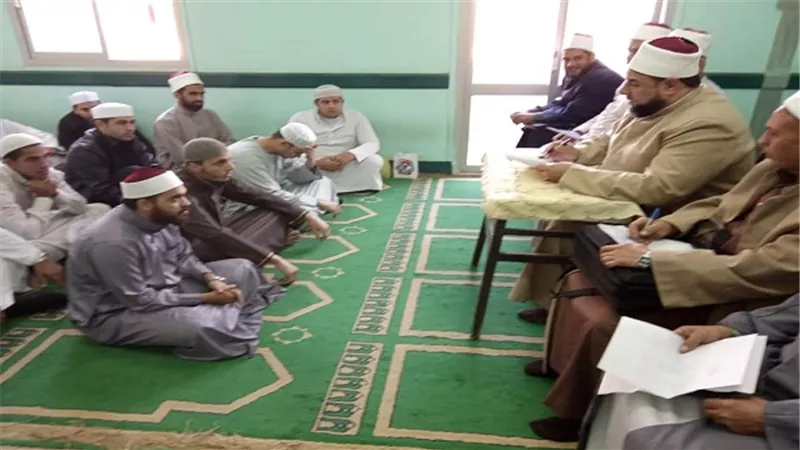 وكيل اوقاف السويس يعقد اجتماعا بالأئمة الجدد   