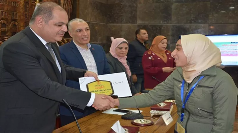 محافظ الغربية يكرم 65 فائزاً في مسابقة 