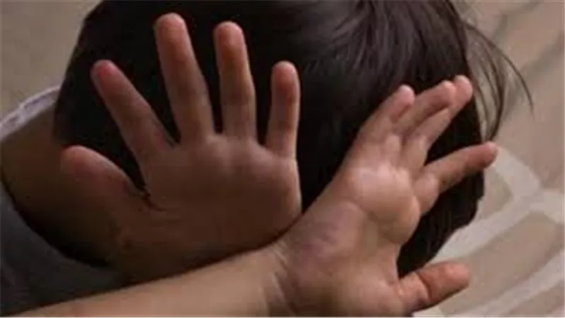 عامل يتعدي جنسيا علي طفل بأستدراجه لمنزله بالسنبلاوين دقهلية