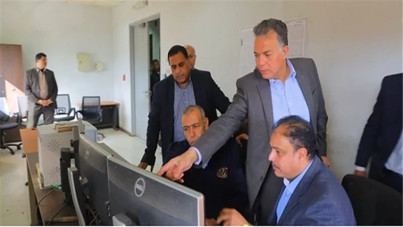 وزير النقل يتابع انتظام العمل  ببرجي التحكم في نظم الاشارات بمحطتي قويسنا وبركة السبع  