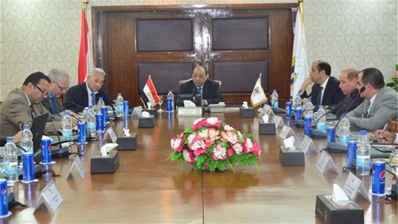وزير التنمية المحلية يستقبل وفد ممثلى الجهات الدولية المشاركة فى مشروع البرنامج الوطنى لإدارة المخلفات الصلبة 