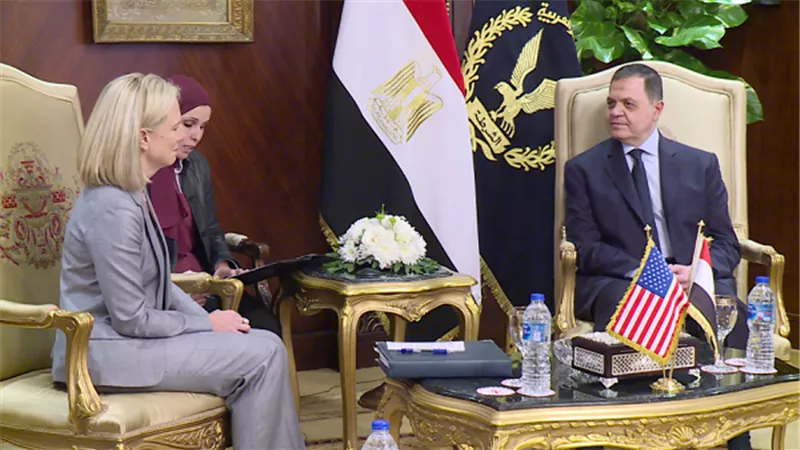وزير الداخلية يلتقي بوزيرة الأمن الداخلى الأمريكية