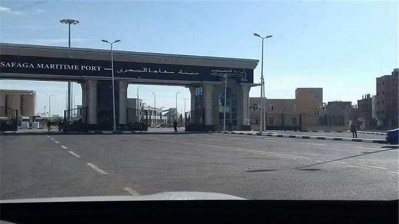ميناء سفاجا البحرى يستقبل 28 الف طن فحم.. قادمة من اسبانيا