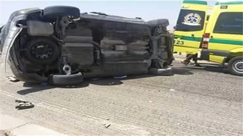 توقف حركة المرور إثر حادث انقلاب سيارة نقل بطريق بلبيس - العاشر